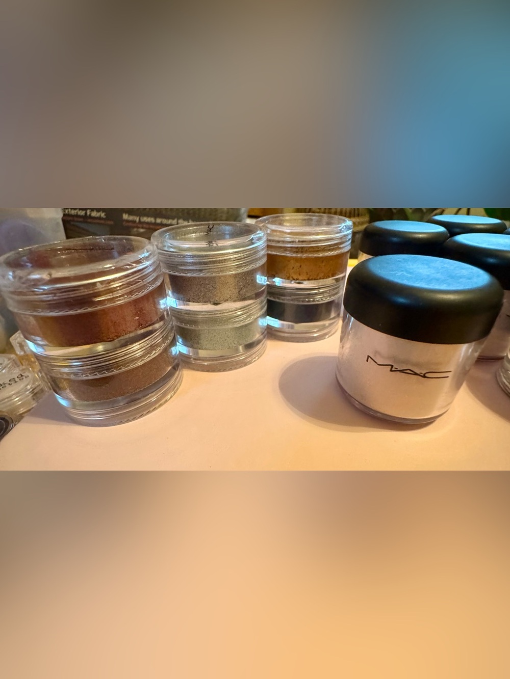 9-MAC Cosmetics Loose Powder Pigments - Black Caps with Pink Cream Pigment - Picture 6 of 9